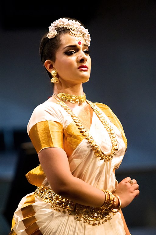 Performer in a Mohiniyattam Stance