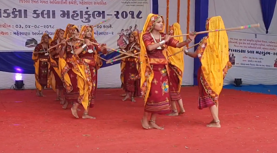 holi gujarat dance